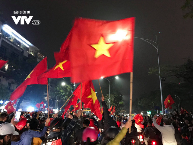 越南创造奇迹,越南欢庆男足夺冠视频