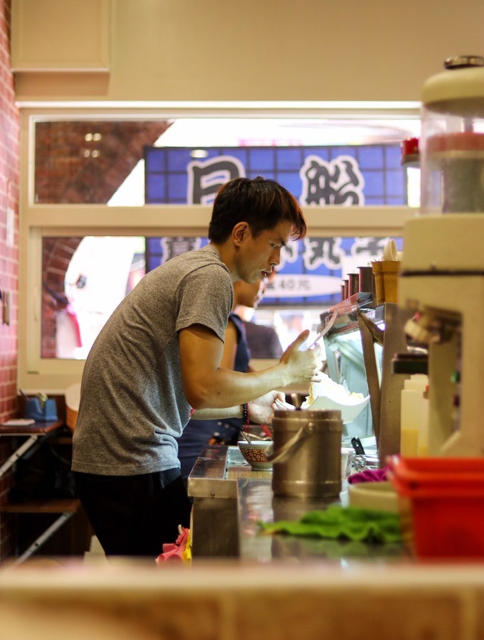 关上灯才意识到是黑夜,关上灯才知道它的魔力