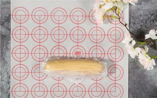 冰镇港式菠萝油 (香港茶餐厅菠萝油是怎样出餐的)