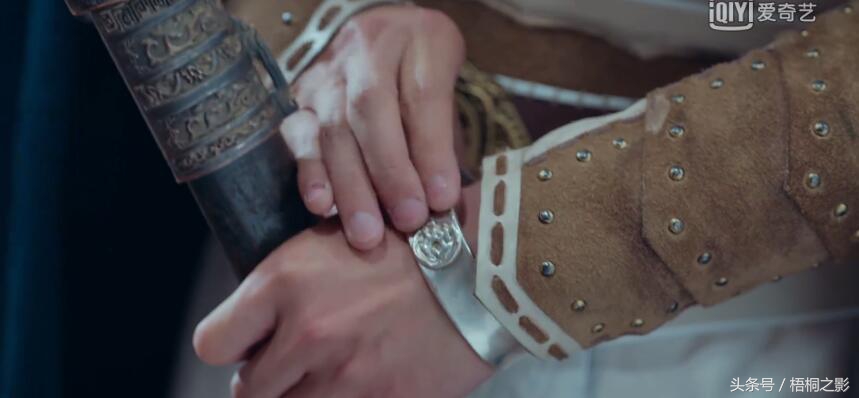 蔺晨拿出赤焰手环回忆混剪,琅琊榜飞流拿水泼蔺晨是哪集