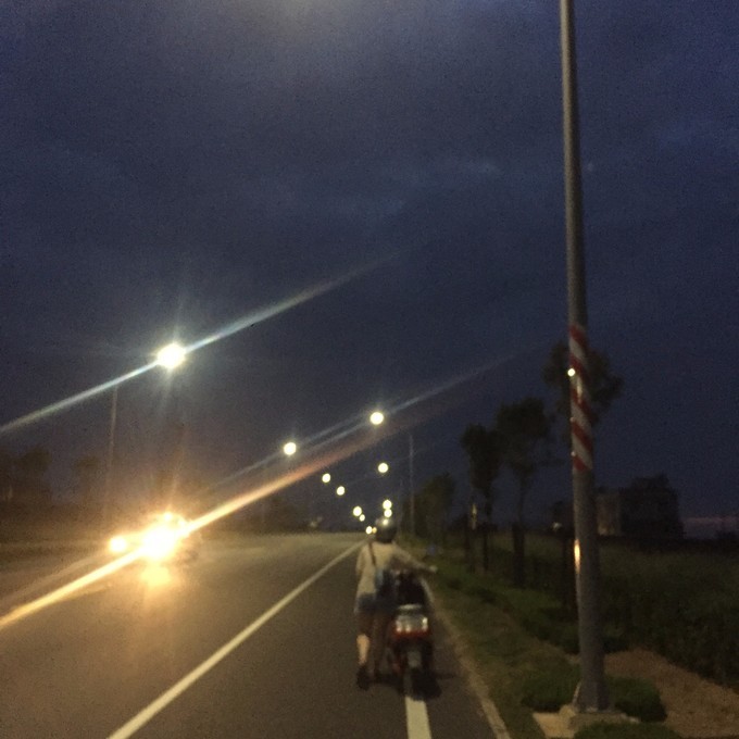 关上灯才意识到是黑夜,关上灯才知道它的魔力