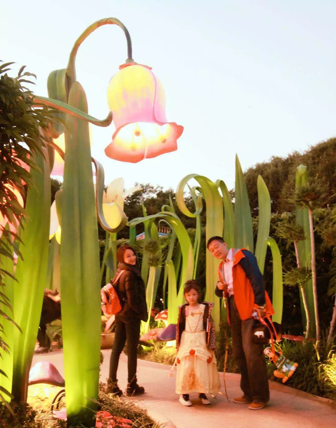 香港迪士尼攻略一日游最新版,香港迪士尼游玩全攻略路线推荐