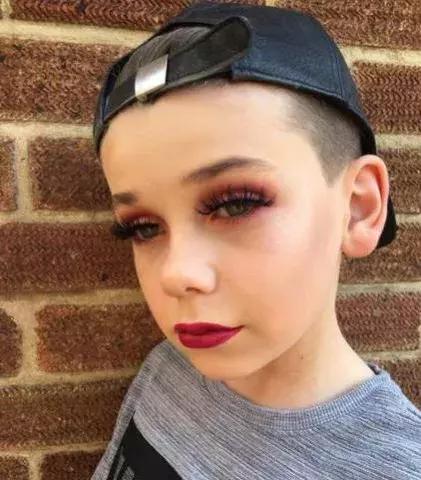 儿童一步一步教你学化妆,小孩一步一步教你学化妆