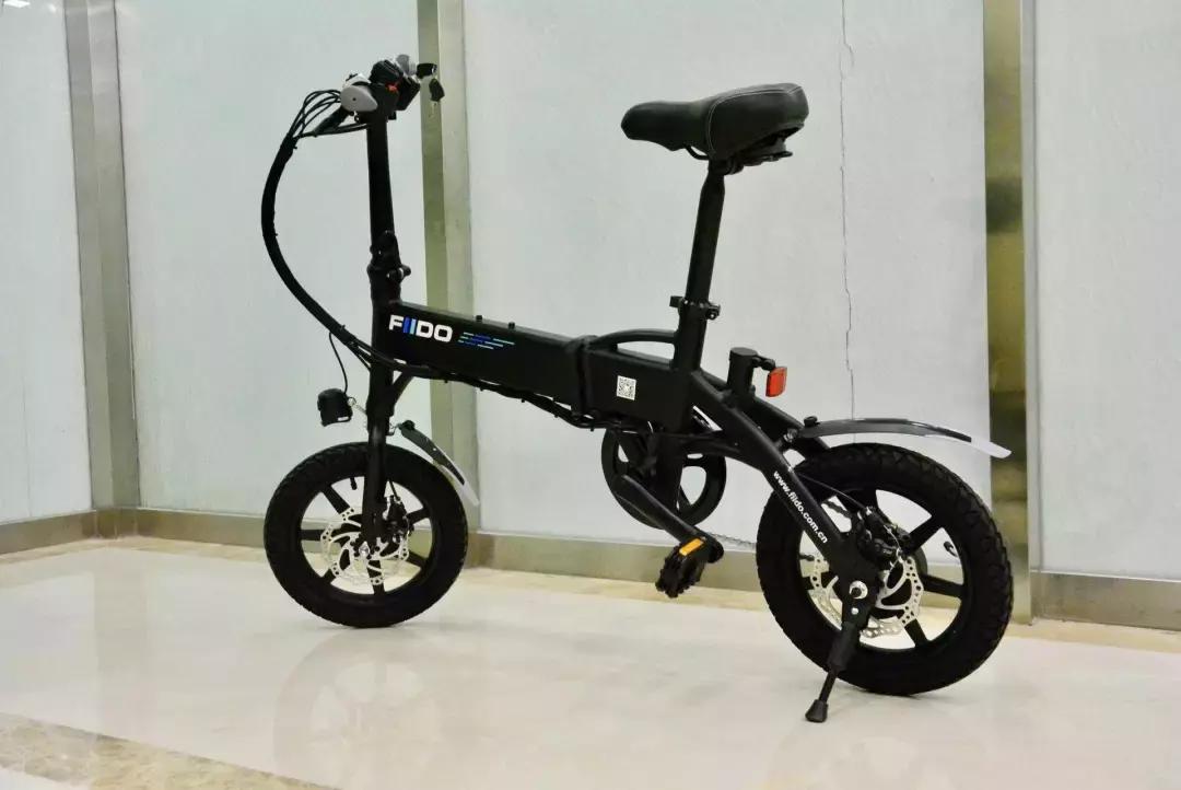 比小米好电动车,正步折叠电动自行车测评
