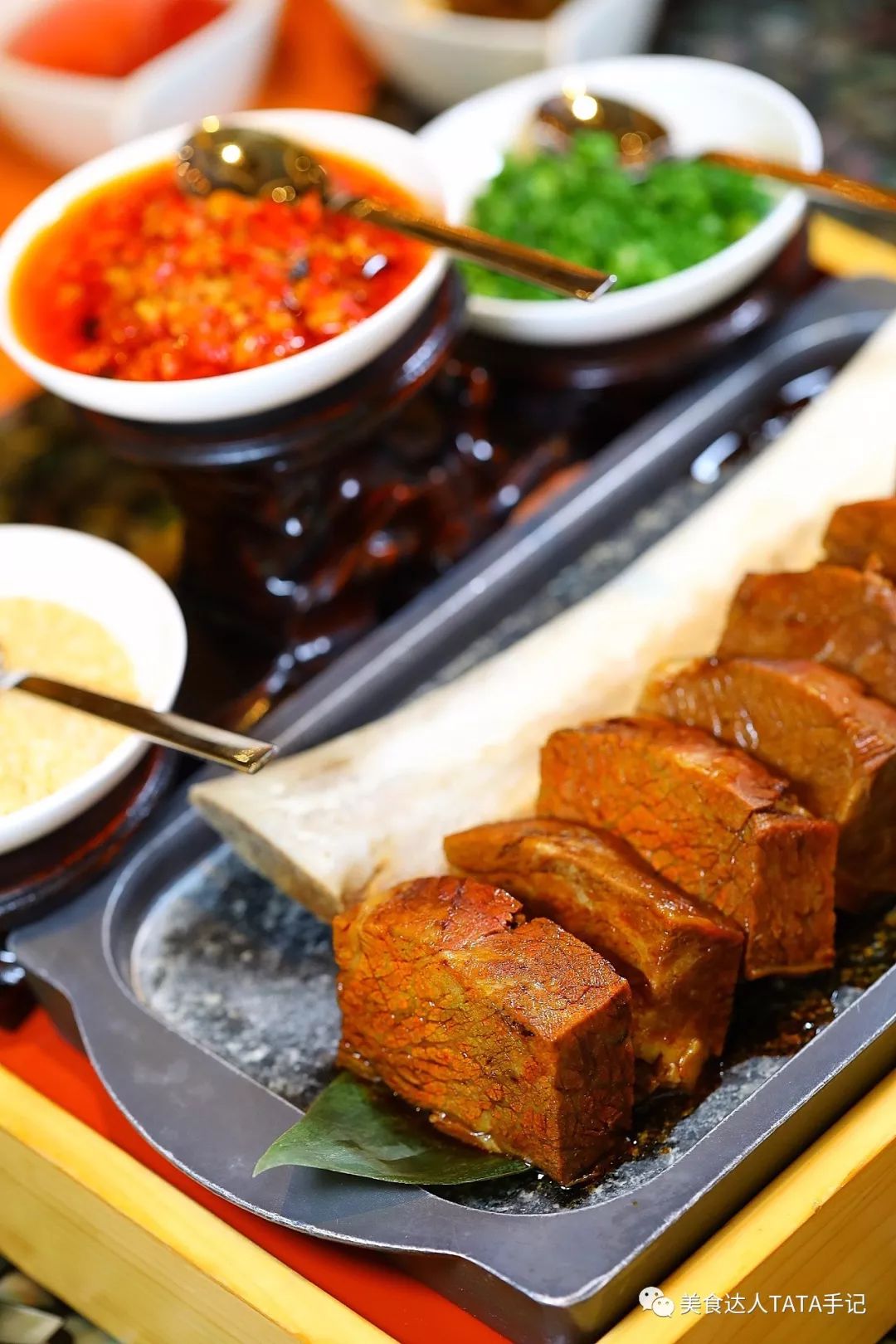 一不留神就掉进坑里,一不留神就会掉进一个大坑