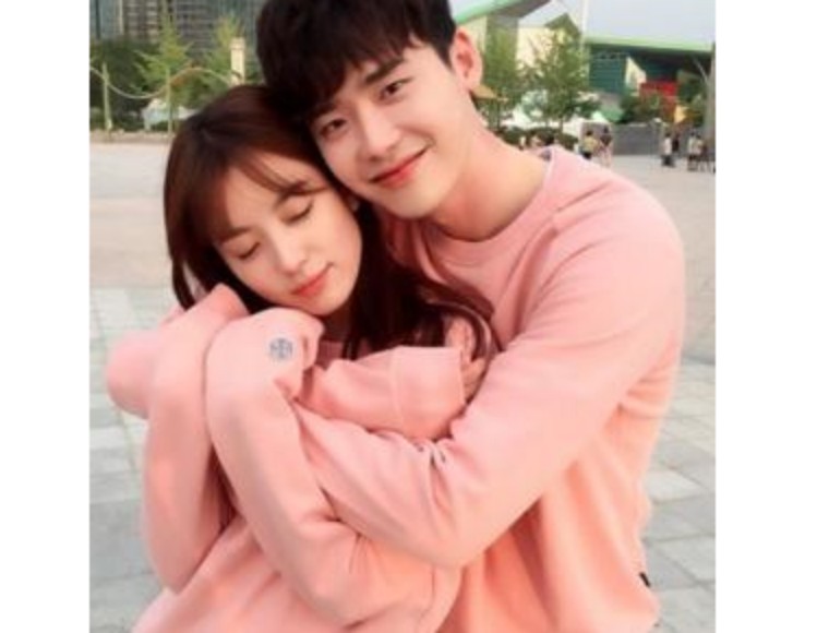 第一次拜年穿什么衣服合适,去别人家拜年该穿什么衣服