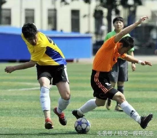 足球如何摆脱防守球员,如何做到强硬的防守足球