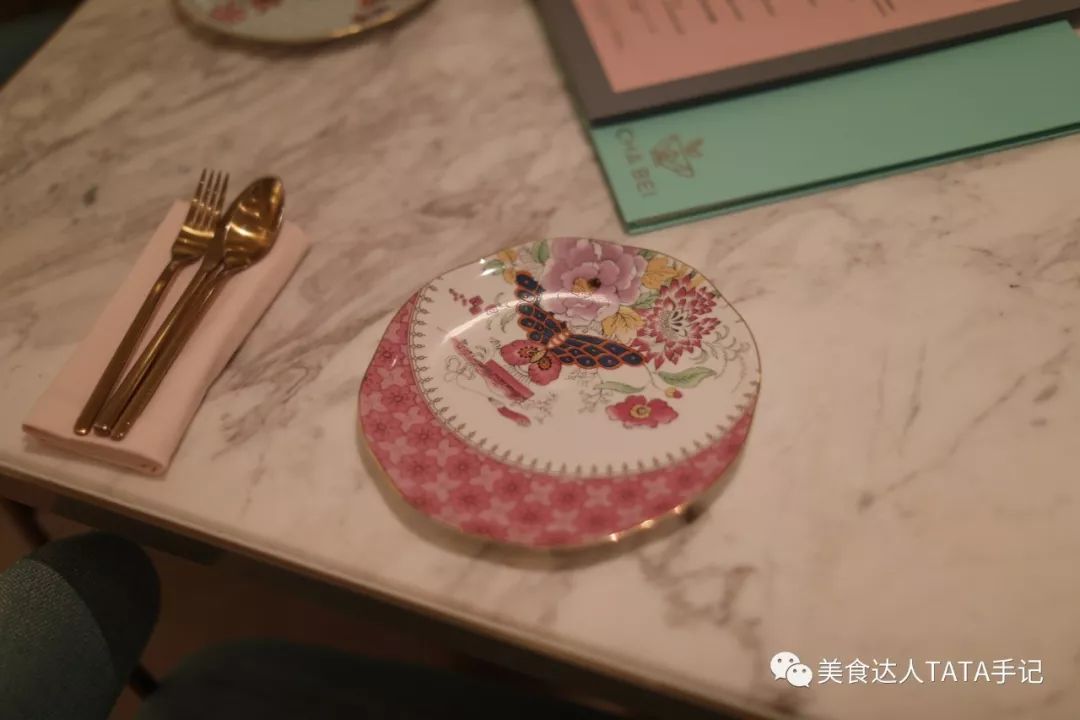 一不留神就掉进坑里,一不留神就会掉进一个大坑