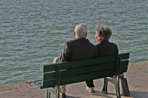 老人住过的房间有股臭味怎么去掉,为什么老人房间有一股难闻的气味