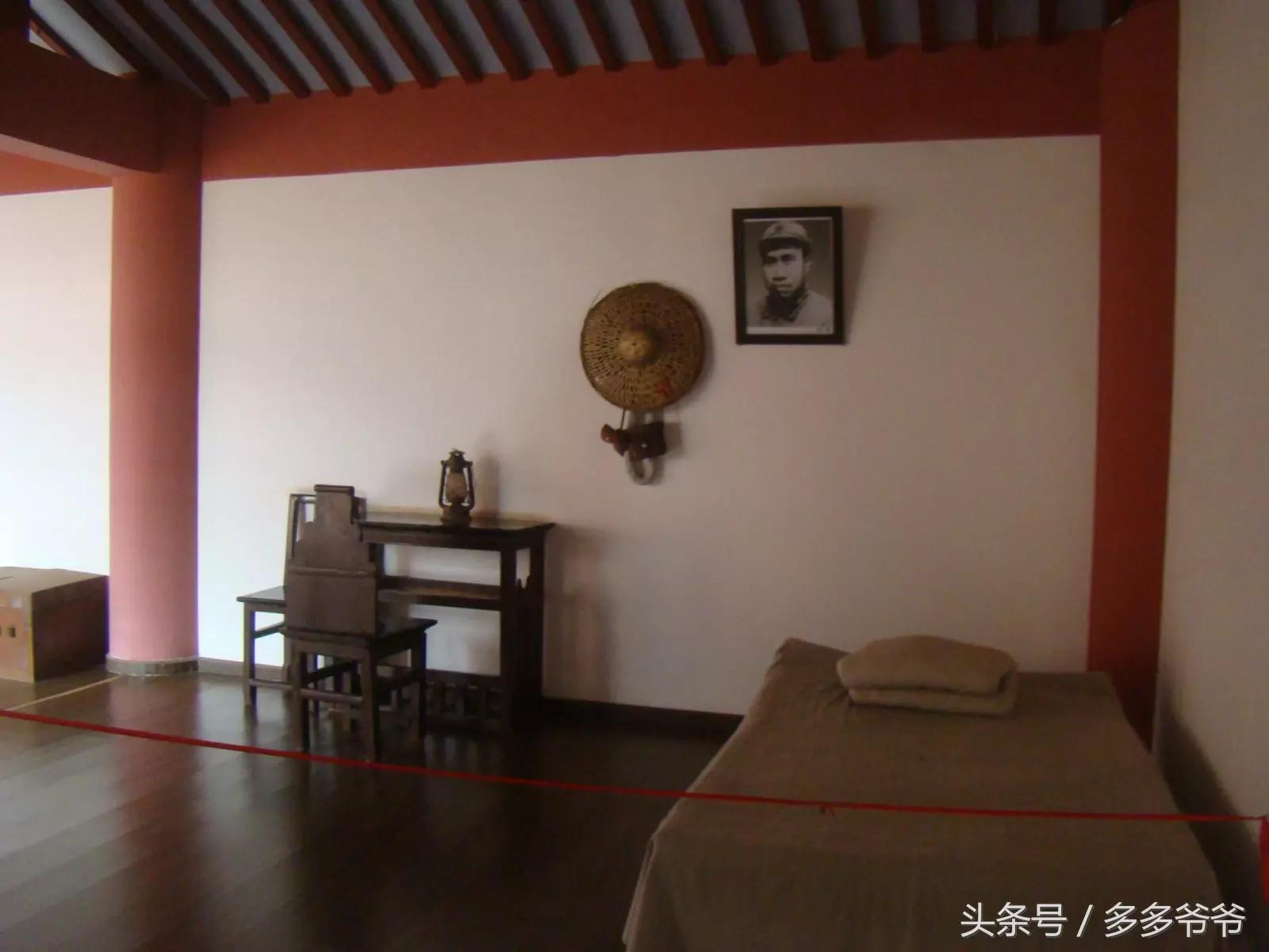 王锡康：我骑长征路纪实D97,沾益县，曲靖市三元宫，馆长赠书，马龙县