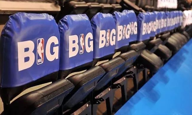 神奇！你看不见时，板凳席上竟然在发生这些事！