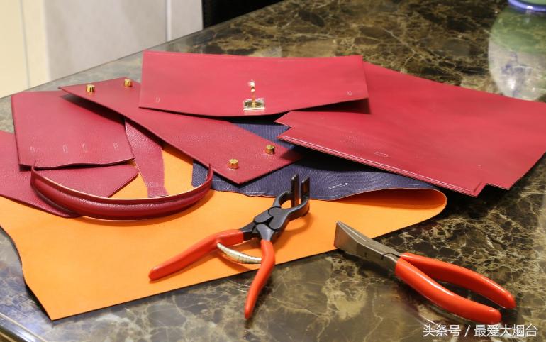 男子自制奢侈品送老婆,男子送老婆万元包包