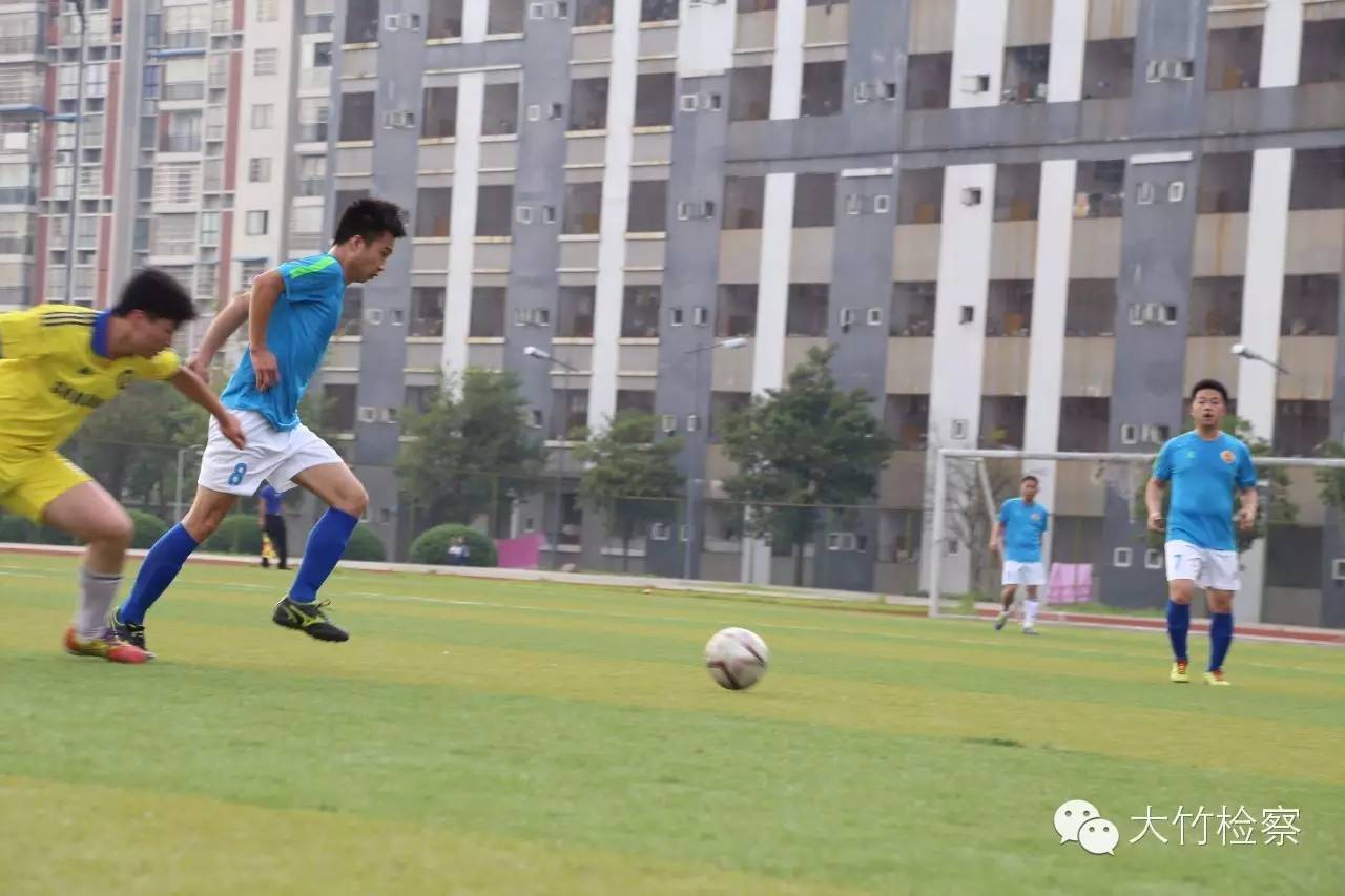 第35期图说：检察官“男神”----足球场上的英姿