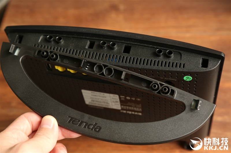 腾达路由器AC9是千兆的吗,腾达ac1200千兆口路由器