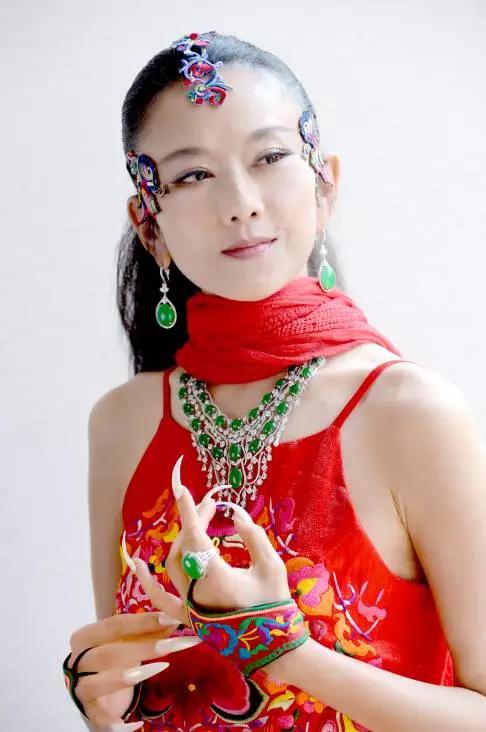 翡翠杨丽萍,七彩云南杨丽萍翡翠估价