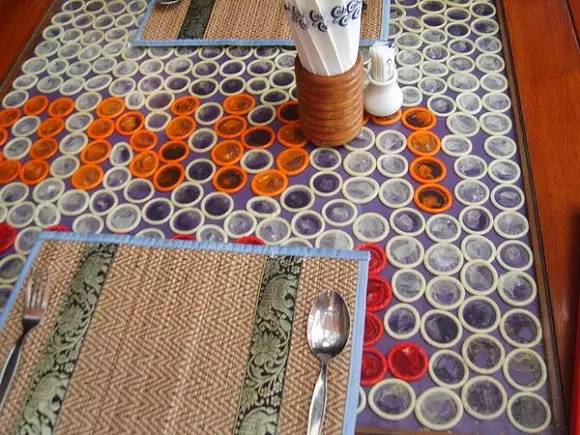 用套套挽救770万人生命!这个75岁泰国老头做到了!