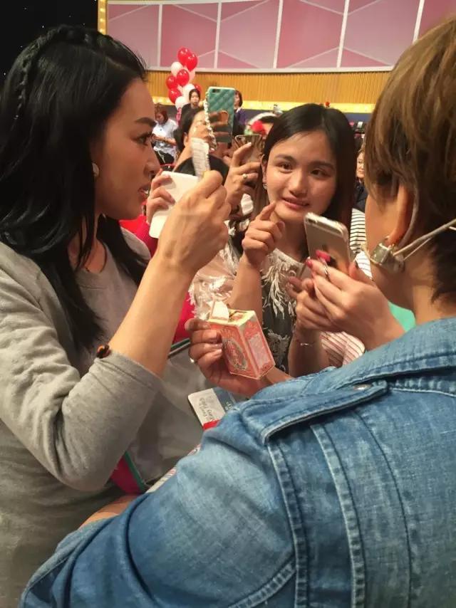 钟丽缇妈妈行李,钟丽缇的妈妈完整版