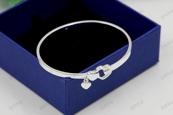 银子越戴越黑是什么原因,银子变黑了戴两天可以变白吗