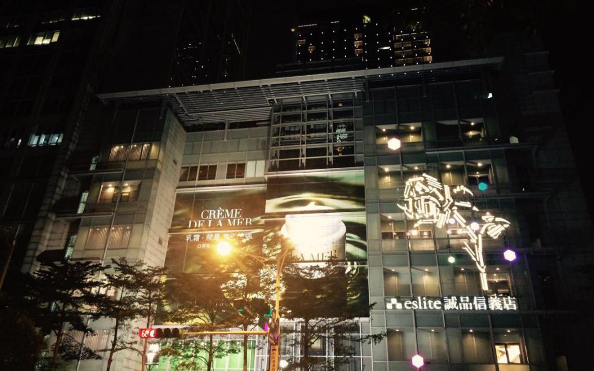 在书店里度过了一个下午,在书店度过美好的时光