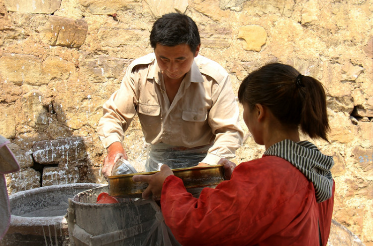 纯手工制作红薯粉皮美食,红薯粉皮机制作视频