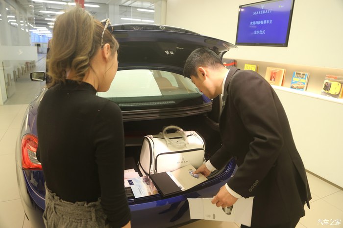 女车主提车兰博基尼,美女提车玛莎拉蒂