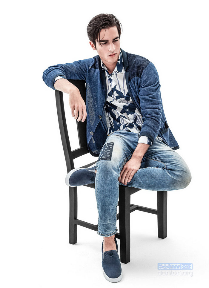 怎样才能让黑牛仔服洗后不掉色,牛仔服第一次如何洗不掉色