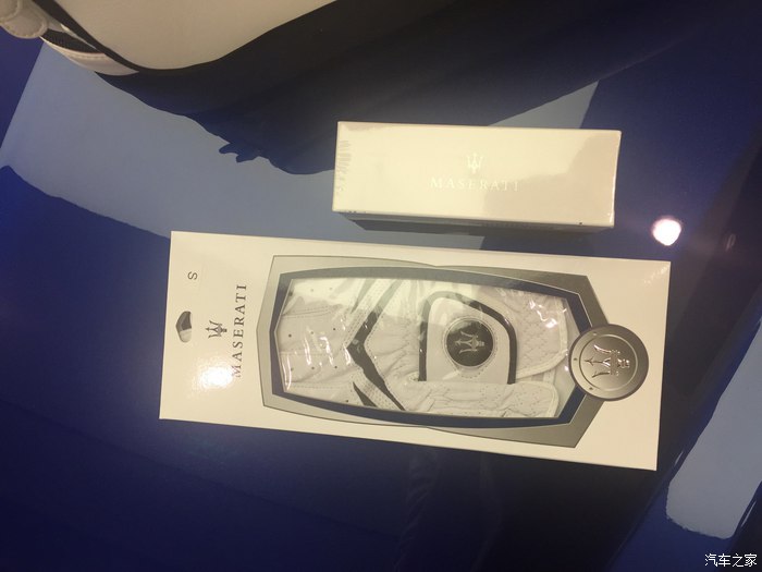 美女开玛莎拉蒂高速实拍原声视频,女车主提车