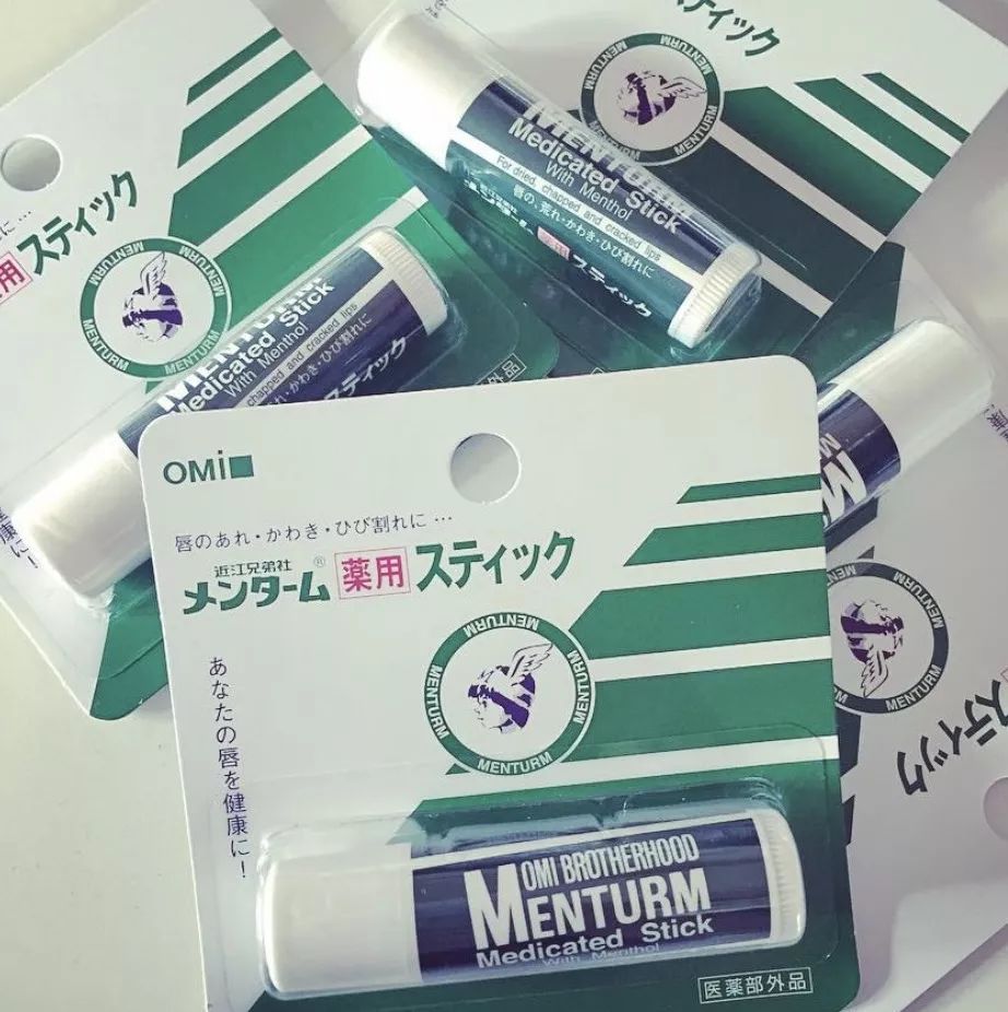 嘴唇干裂浮皮？不先用这9款护唇法宝，涂什么口红都拯救不了你！