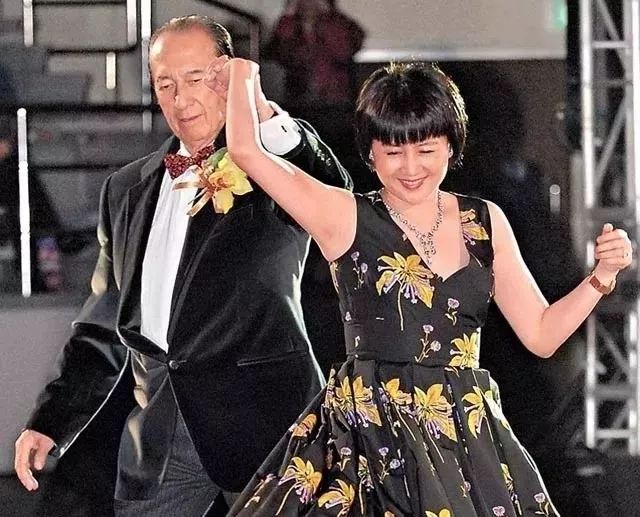 争宠*爱夺**抢家产，一门四房十七子的赌王一家堪比后宫甄嬛传！