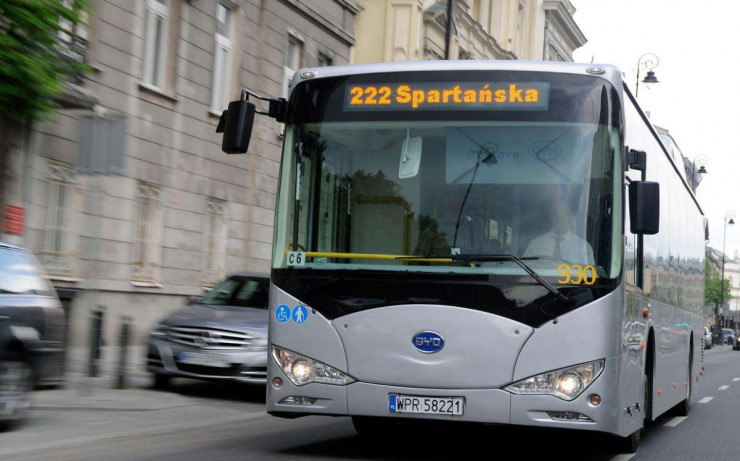 头条诉百度不正当竞争；腾讯携苏宁京东融创入股万达商业；iPhoneX产量目标下调致苹果市值缩水|雷锋早报