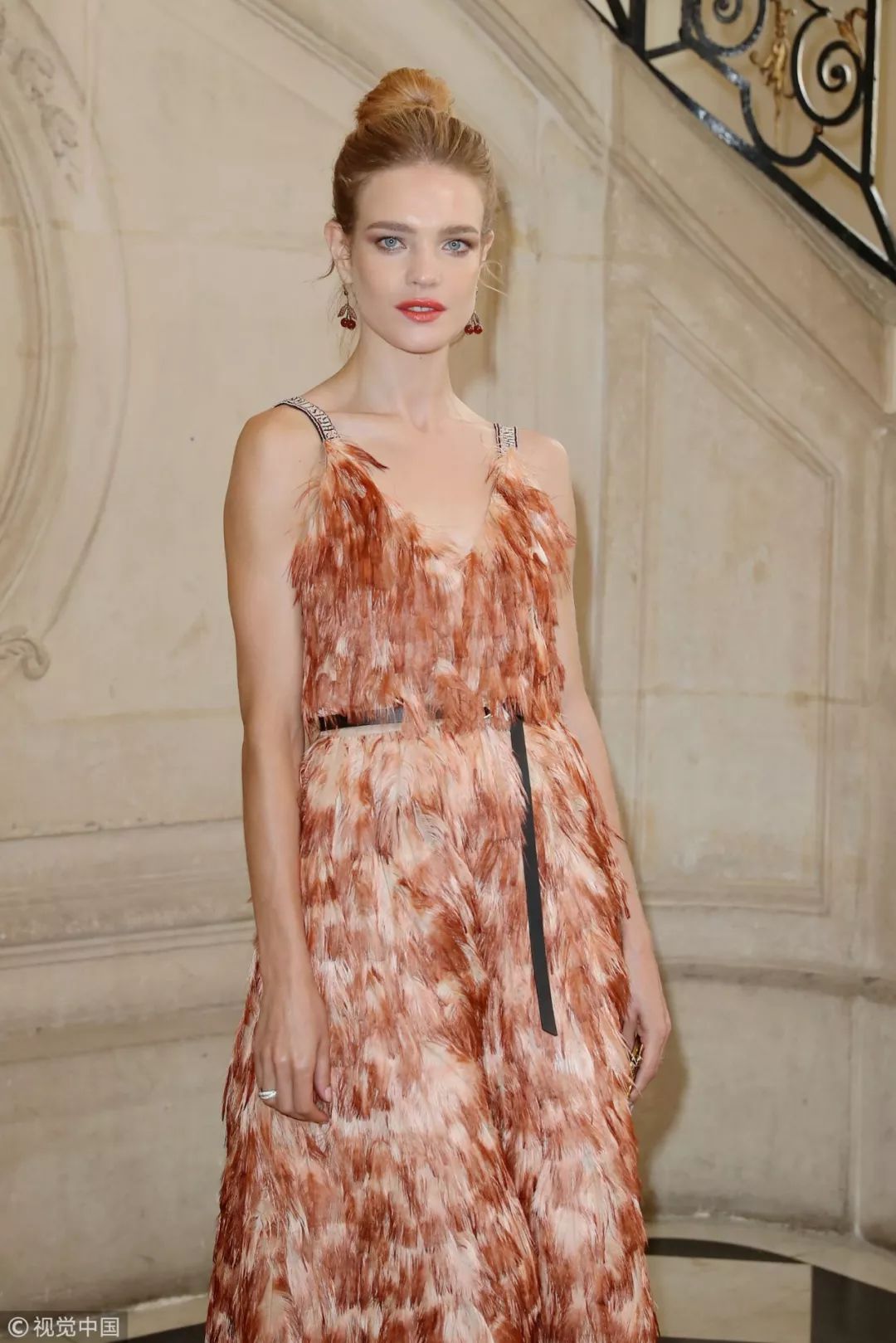 岁末趴体有点多，我该穿什么碾压全场？