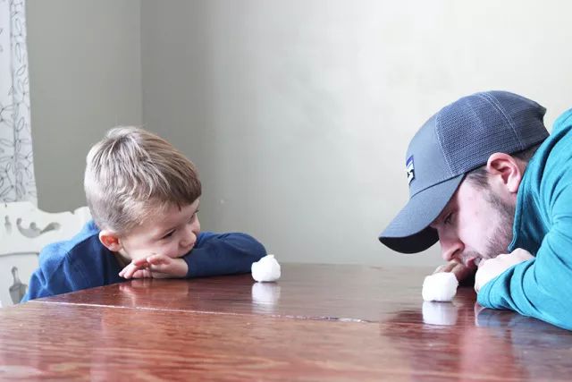 大人教小孩子弄鼻涕方法,怎么教小宝宝擤鼻涕