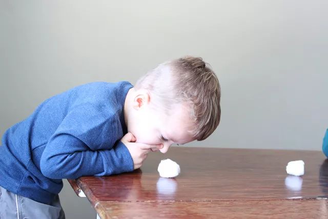 你家小屁孩怎么搞鼻涕？看看各路高手妈妈的“擤鼻涕教学法”