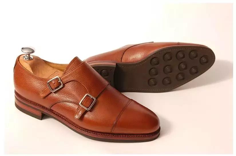 雨天皮鞋湿了怎么补救,小西装起皱什么小技巧解决