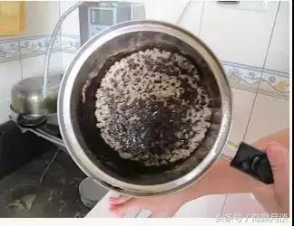 锅具烧焦烧糊了怎么办？简单两步让锅具干净如初！速速围观！