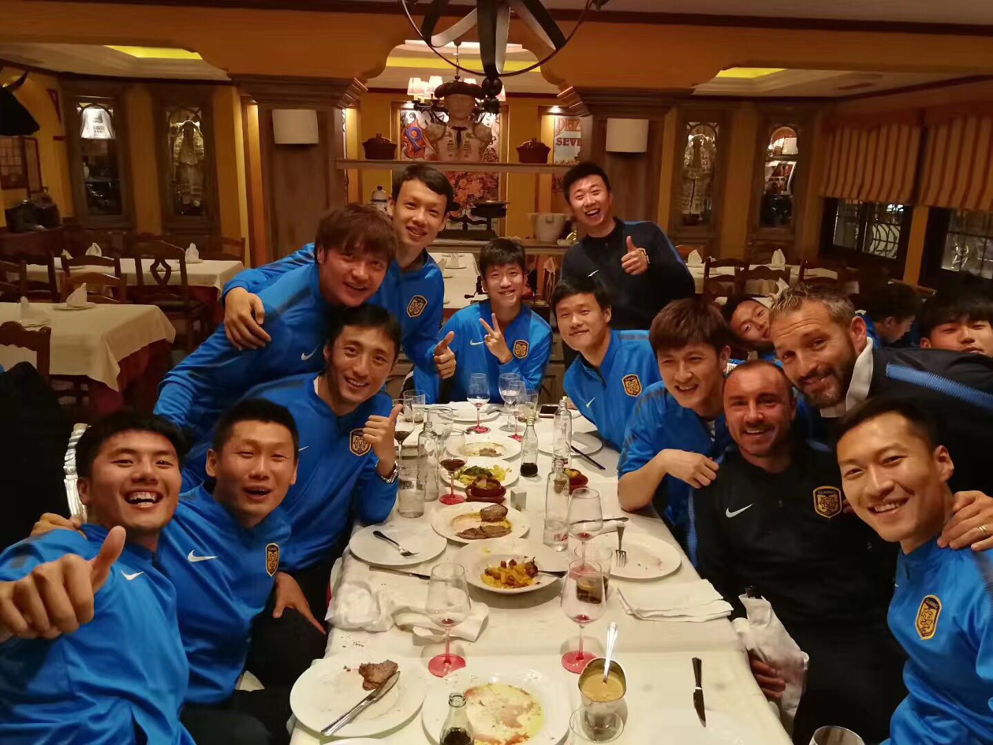 苏宁球员大合唱，他们在向谁告白？