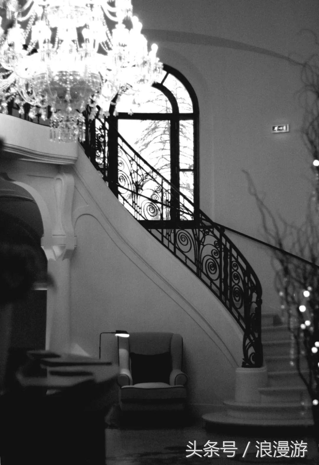 下雪天，在法国依云小镇的户外温泉泡汤，泡的全是依云水