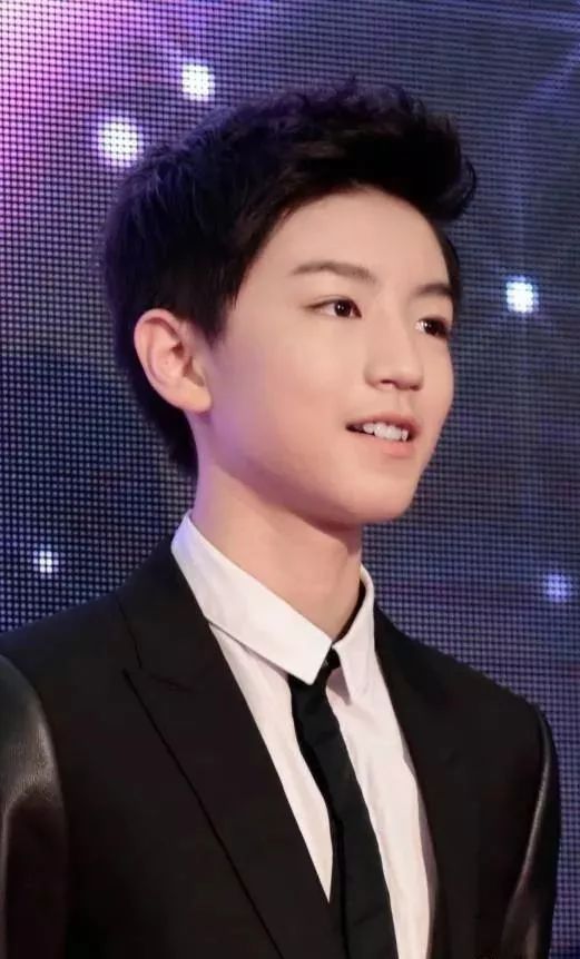 看了王俊凯王源千玺最近露额头的照片，撩妹能力max，女友粉暴涨