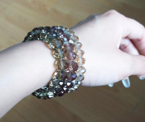 水晶饰品的戴法,手镯和手链以及戒指的佩戴技巧