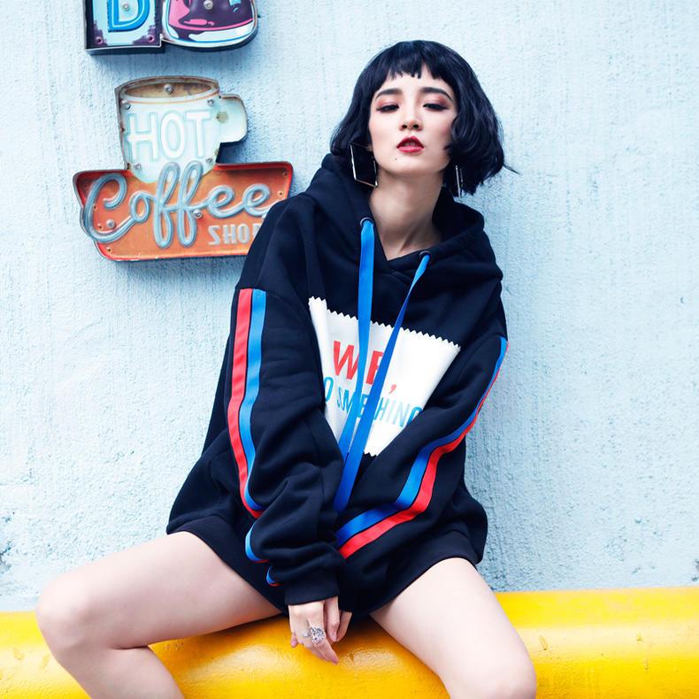 oversize卫衣加绒加厚,oversize卫衣搭配鲨鱼裤还是卫裤