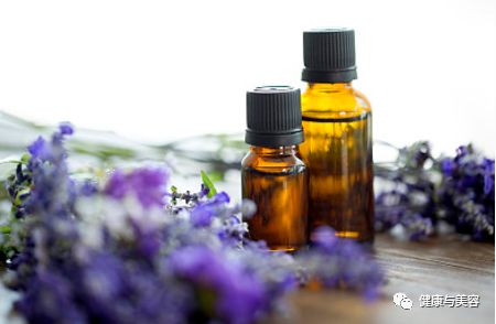 脚后跟怎么磨才嫩白,如何滋润脚后跟