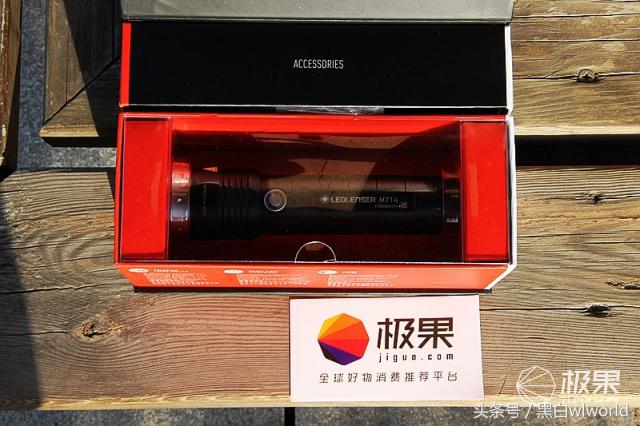 巴掌大的强光手电小钢炮,强光家用手电筒远射超亮