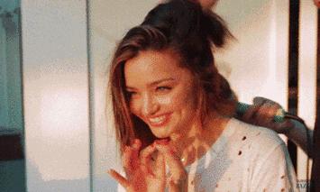 如果你的头发干枯毛躁没有光泽,顺滑有光泽的头发