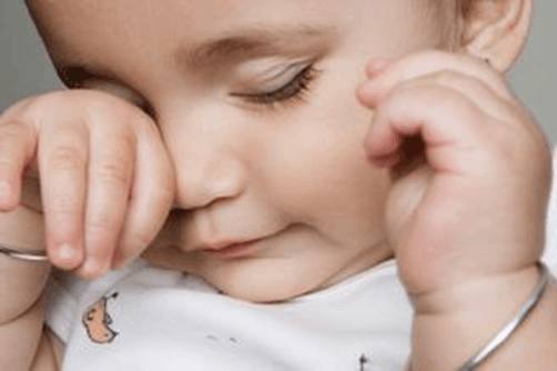 新生儿眼屎多又黄又浓稠怎么解决,新生儿眼屎多又黄怎么处理