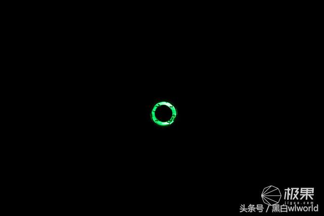 巴掌大的强光手电小钢炮,强光家用手电筒远射超亮