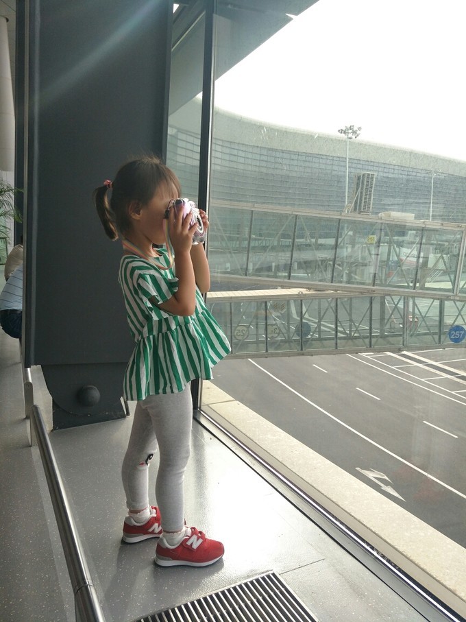 一家老小都去旅游啦,一家老小去游玩