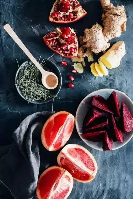 吃巧克力马卡龙冰淇淋三明治,哈根达斯牛奶太妃三明治冰淇淋