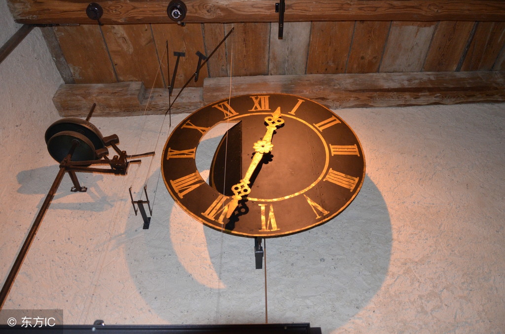 眼睛有黑影飘动是飞蚊症怎么治疗,眼睛有黑影飘来飘去怎么治疗