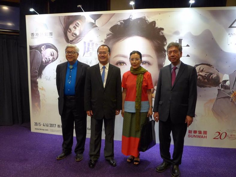 汪明荃不老女神一字肩上衣减龄,汪明荃70岁冬季穿搭