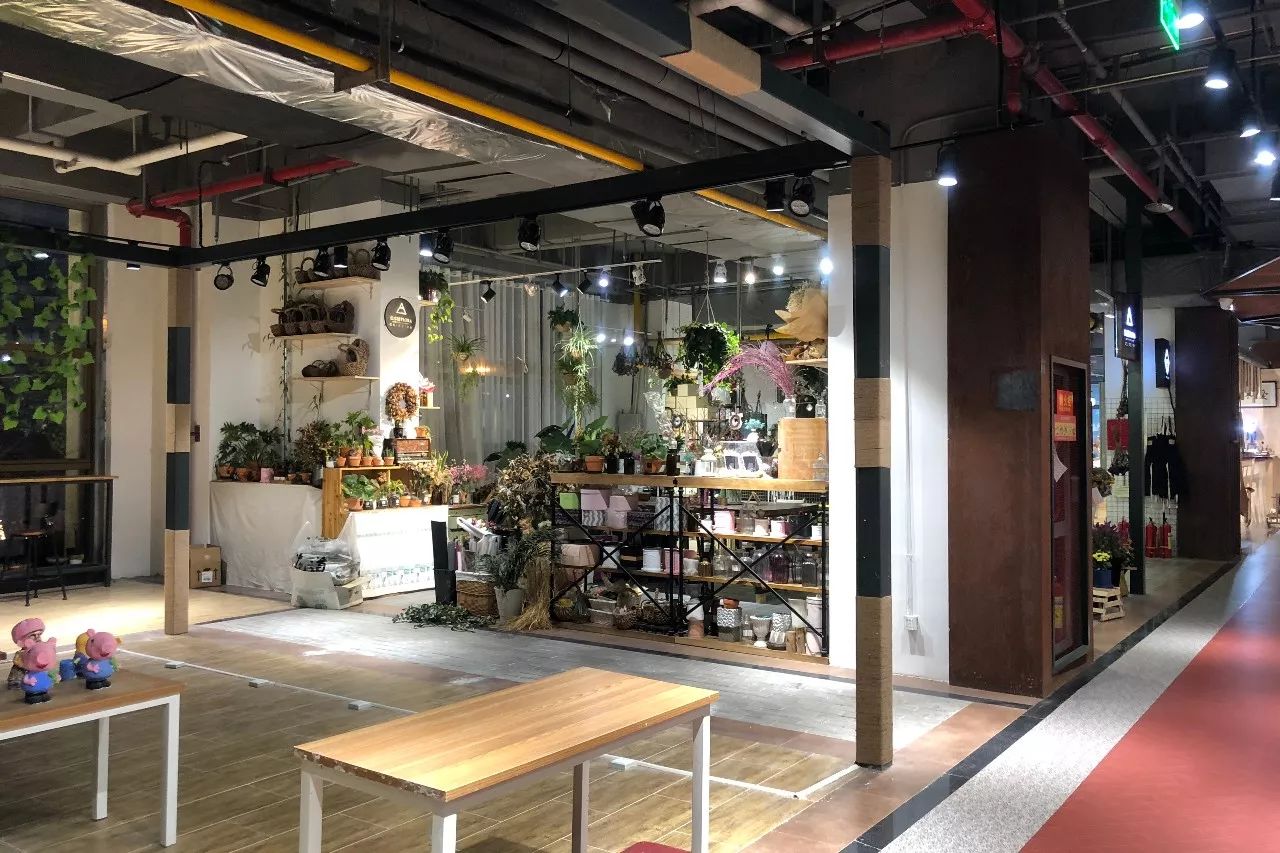 南稍门中贸广场从哪个口出来,碑林区南稍门中贸广场